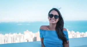 Lacivert Elbiseye Uygun Makyaj Nasıl Yapılır?